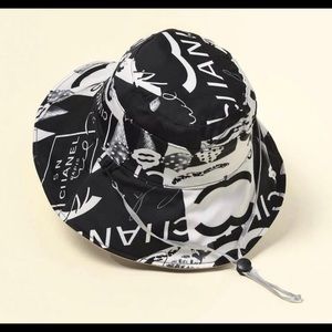Chanel design reversible bucket hat, Detachable drawstring, nude inside